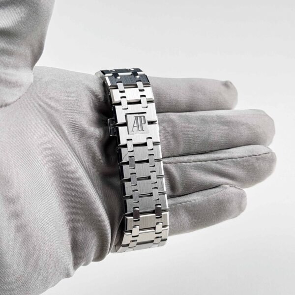 Audemars Piguet Royal Oak 26331ST.OO.1220ST.01 Selfwinding Chronograph Stainless Steel Blue Dial