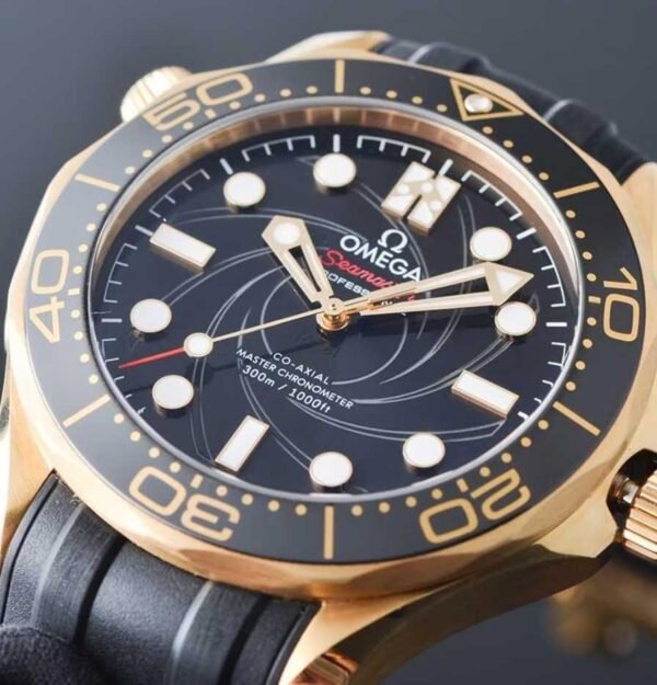 Omega Seamaster Diver 300M 42 mm, Steel _ Yellow Gold on Rubber Strap, 210.62.42.20.01.001