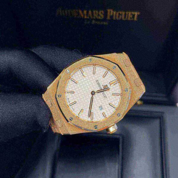 Audemars Piguet Oak Frosted Gold Silver dial, 33mm, 18k Rose gold, 67653OR.GG.1263OR.01