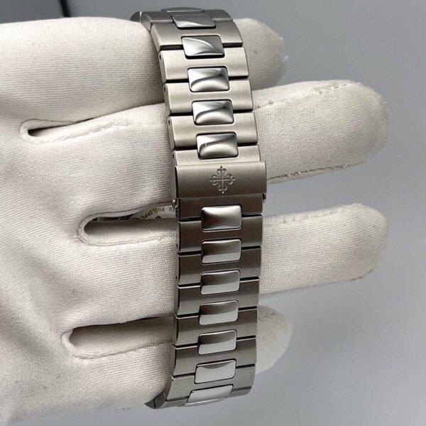 Patek Philippe Nautilus 5711/1300A Stainless Steel Green Dial Diamond Bezel