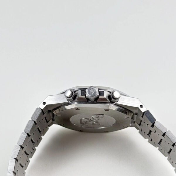 Audemars Piguet Royal Oak 26331ST.OO.1220ST.01 Selfwinding Chronograph Stainless Steel Blue Dial