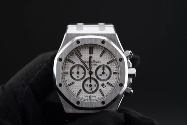 Audemars Piguet Oak Chronograph Ref. # 26320ST.OO.1220ST.02 Silver-toned Dial 41mm Stainless Steel Watch