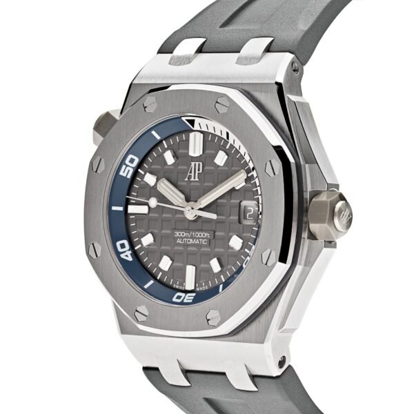 Audemars Piguet Royal Oak Offshore 15720ST.OO.A009CA.01 Diver Stainless Steel Grey Dial (2023)