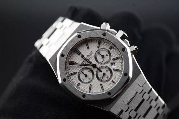 Audemars Piguet Oak Chronograph Ref. # 26320ST.OO.1220ST.02 Silver-toned Dial 41mm Stainless Steel Watch