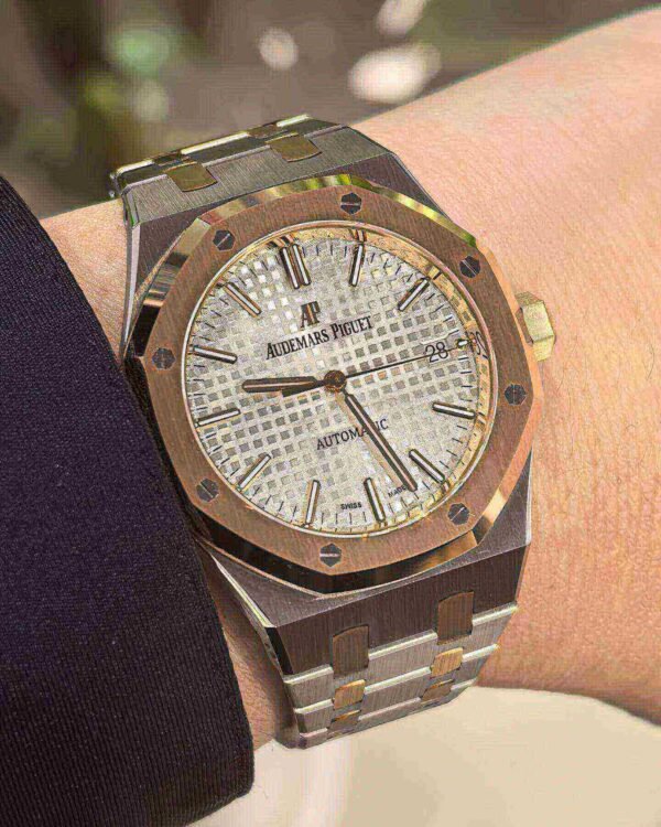 Audemars Piguet Oak Selfwinding Silver dial, 37mm, Steel and 18k Rose gold, 15450SR.OO.1256SR.01