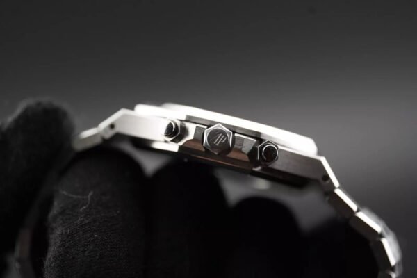 Audemars Piguet Oak Chronograph Ref. # 26320ST.OO.1220ST.02 Silver-toned Dial 41mm Stainless Steel Watch