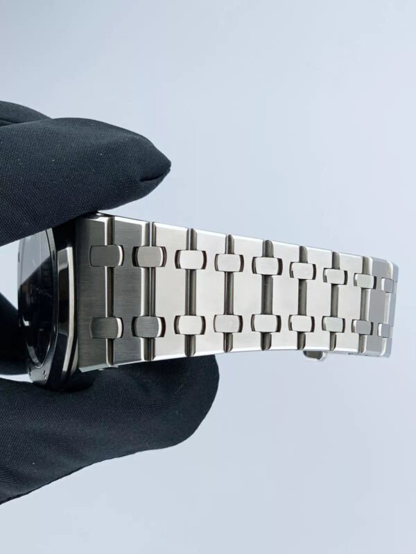 Audemars Piguet Oak Selfwinding Ref. # 15300ST.OO.1220ST.02