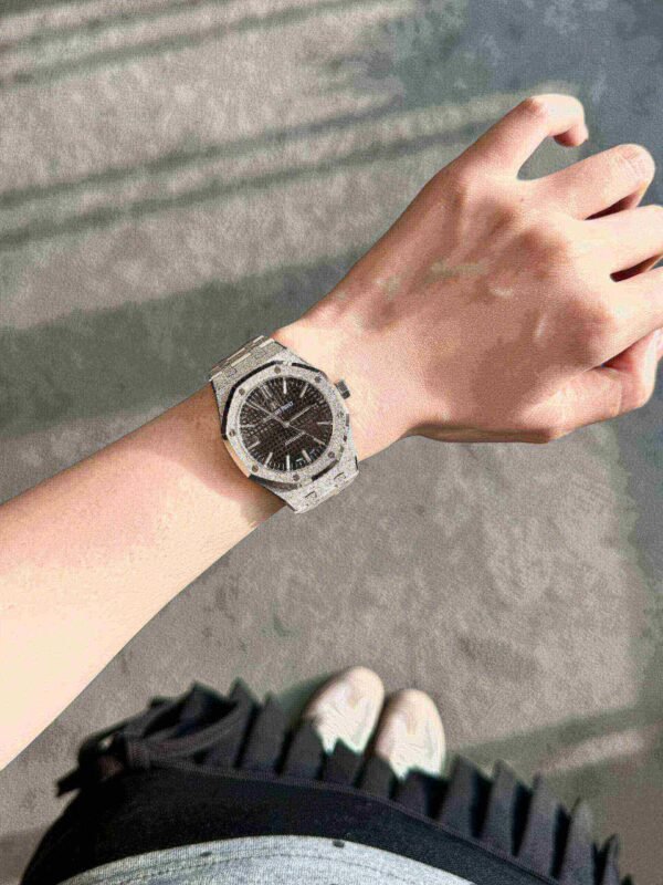 Audemars Piguet Oak Frosted Gold Selfwinding, Black dial, 37mm,White gold, 15454BC.GG.1259BC.03