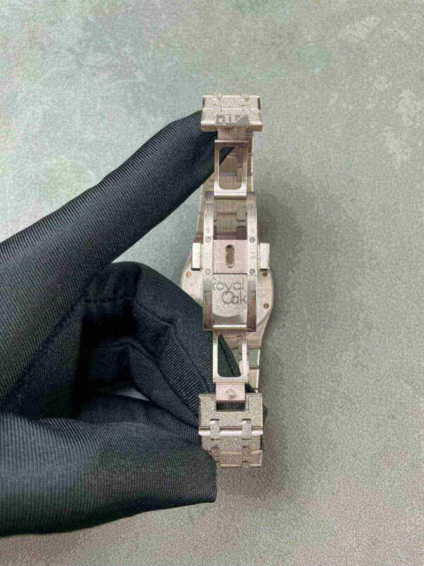 Audemars Piguet Oak Frosted Gold Quartz Black dial, 33mm, 18k White gold, 67653BC.GG.1263BC.02