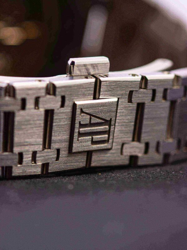 Audemars Piguet Oak Jumbo Extra-Thin, 39mm, Titanium, blue dial, 15202IP.OO.1240IP.01