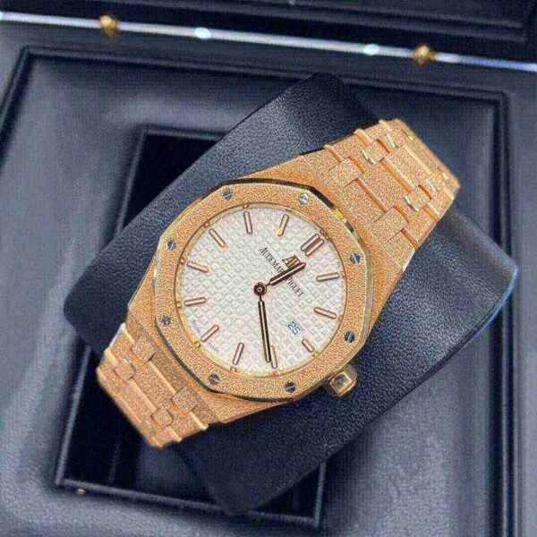 Audemars Piguet Oak Frosted Gold Silver dial, 33mm, 18k Rose gold, 67653OR.GG.1263OR.01