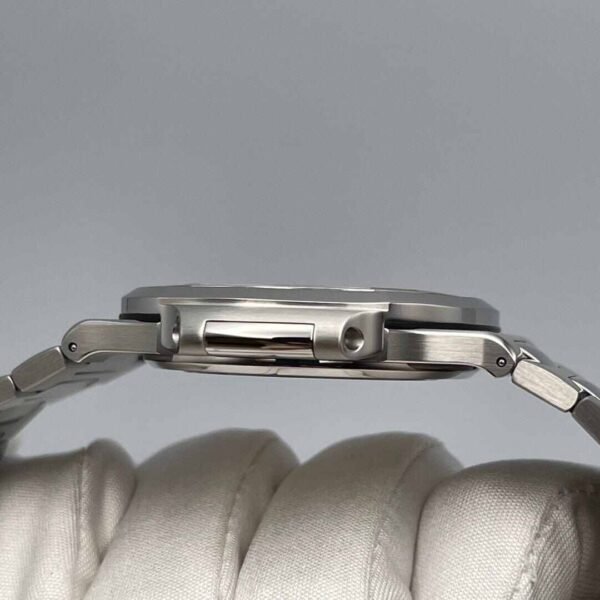 Patek Philippe Nautilus 5711/1300A Stainless Steel Green Dial Diamond Bezel