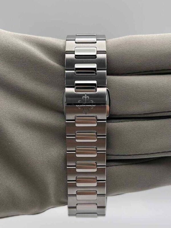 Patek Philippe Nautilus 7118/1A-001 'Ladies' Blue Dial